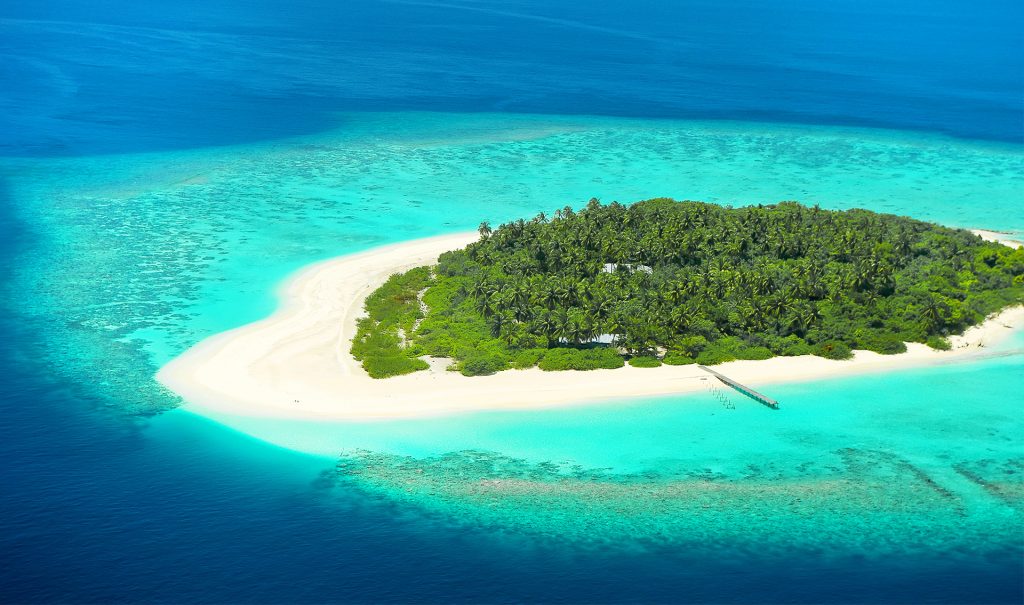 Isla desierta en Maldivas
